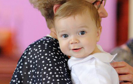 Baby on aunts shoulder